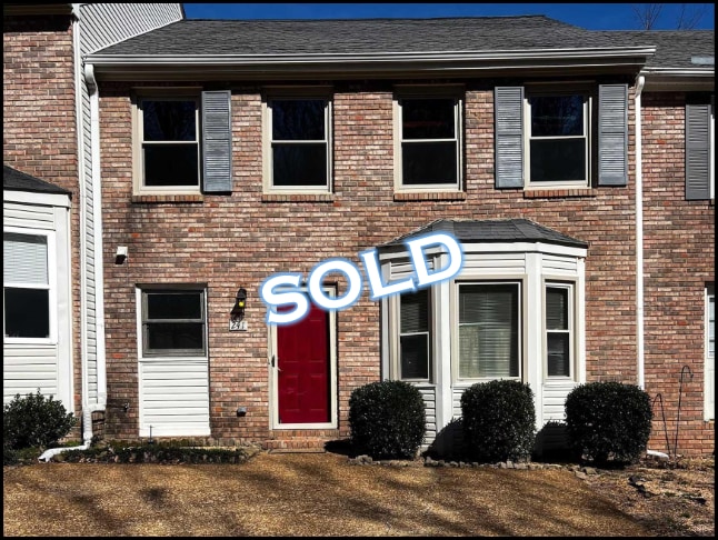 Townhouse for sale in Florence, Alabama through Apex Real Estate