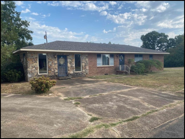 Home for sale in Muscle Shoals, Alabama through Apex Real Estate