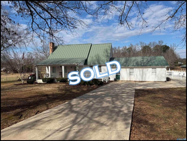 Home for sale through Apex Real Estate in Moulton