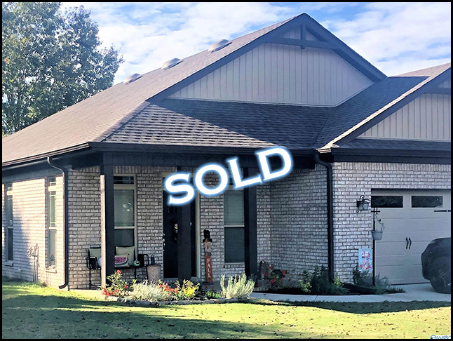 Home for sale through Apex Real Estate in Moulton