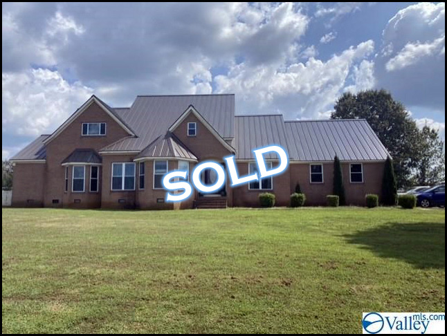 Home listed for sale with with Apex Real Estate in Moulton.