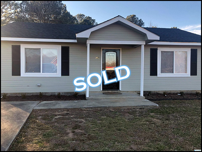 Home for sale through Apex Real Estate in Moulton